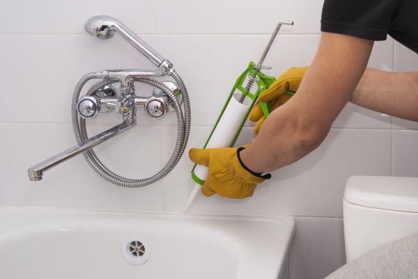 Cost of Bathtub Caulking in Breckenridge